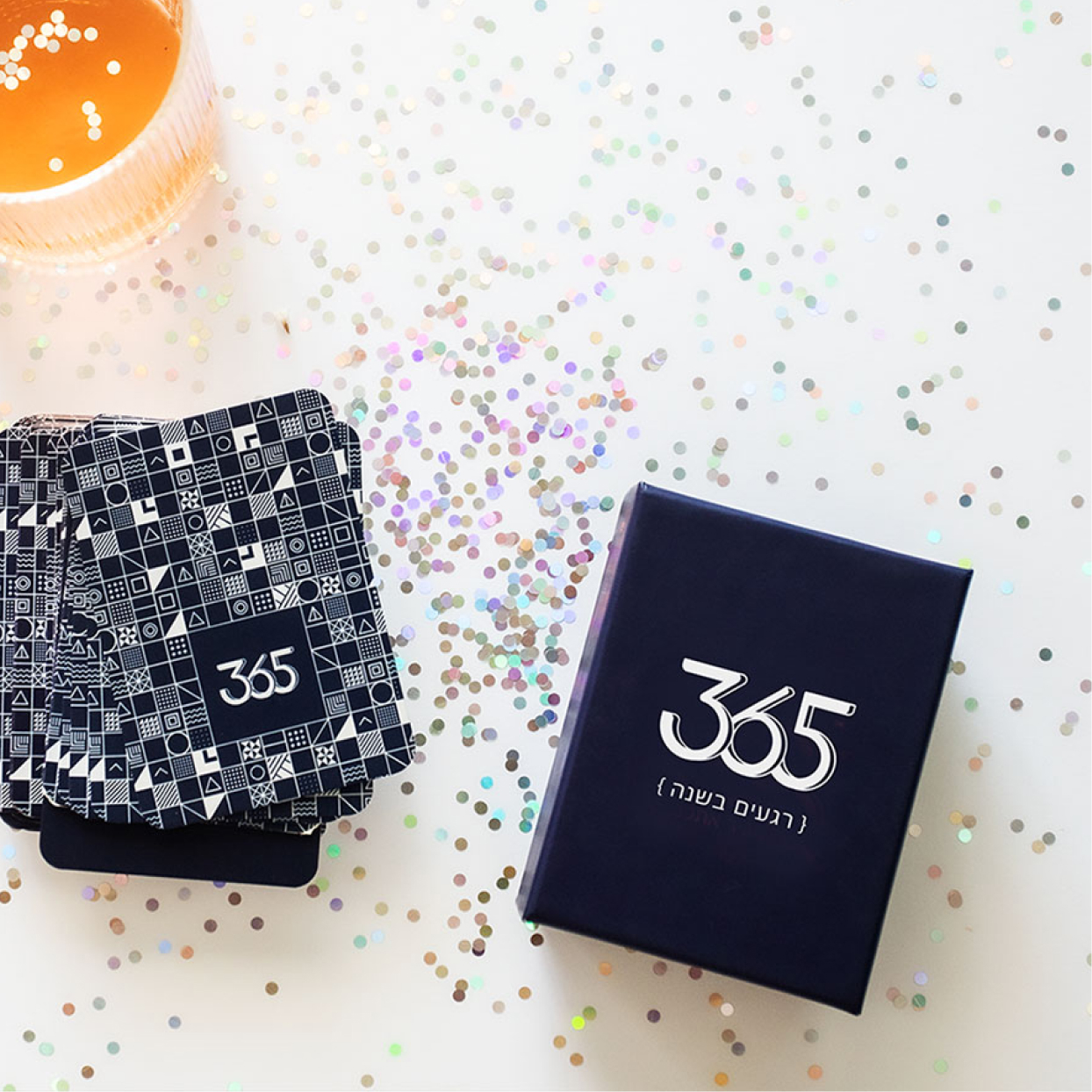 משחק קלפים- 365 רגעים בשנה